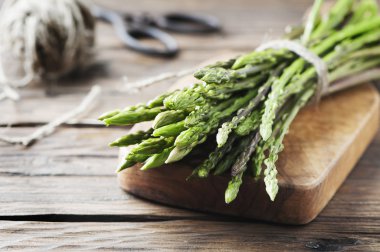 Taze yabani kuşkonmaz