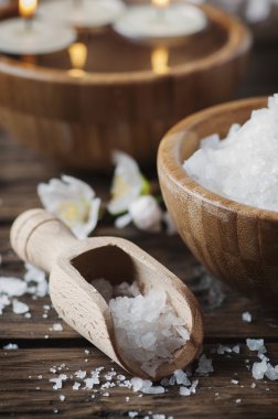 Kaplıca tedavisi tuz, çiçek ve mum