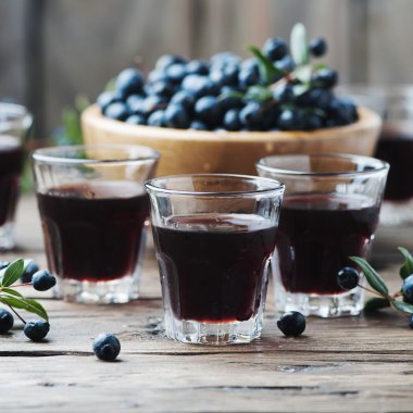 Mirto ile geleneksel Sardunyalı likör