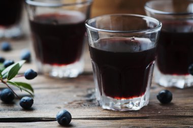 Mirto ile geleneksel Sardunyalı likör