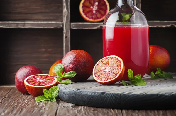 Suco doce com laranja vermelha — Fotografia de Stock