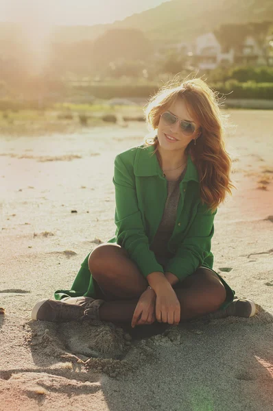 Young happy woman sitting outside — Stock Photo, Image