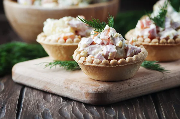 Geleneksel Rus salatası Olivier