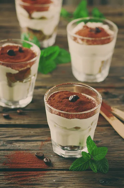 Tradiční italské dorty tiramisu — Stock fotografie