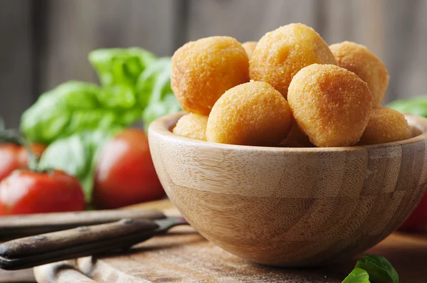 Bolas fritas italianas tradicionales de mozzarella —  Fotos de Stock