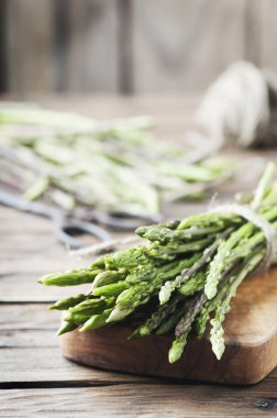 Taze yabani kuşkonmaz