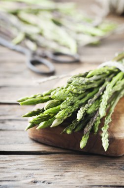 Taze yabani kuşkonmaz