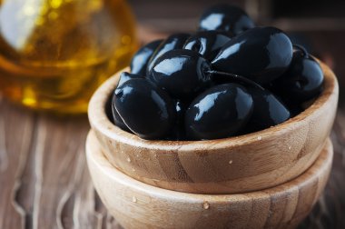 Siyah zeytin ve zeytinyağı