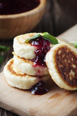 Süzme peynirli krep.