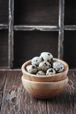 çiğ bıldırcın yumurtası 