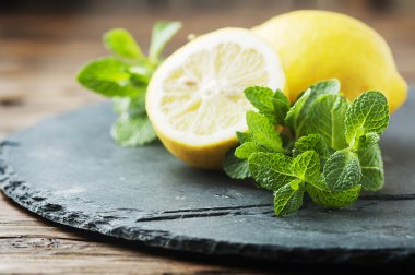 taze limon ve yeşil nane 