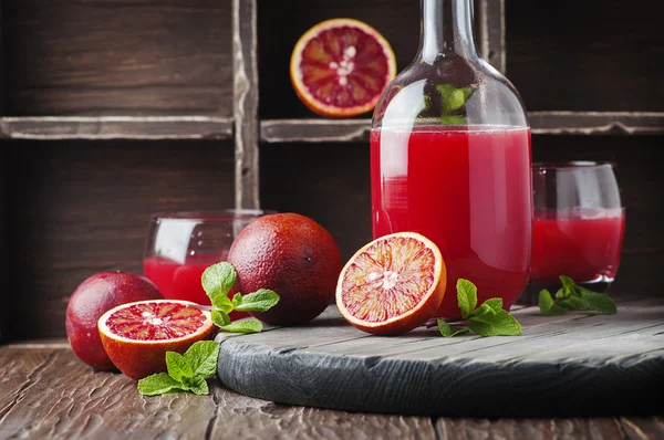 Suco doce com laranja vermelha — Fotografia de Stock