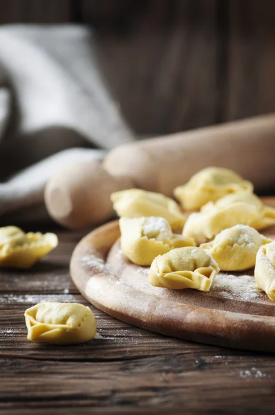 Italiaanse traditionele zelfgemaakte tortellini — Stockfoto