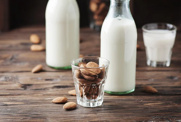 Healthy Almond milk — Stock Photo, Image