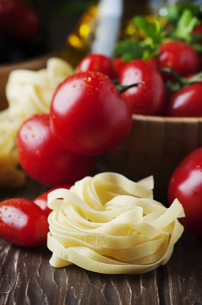 Italian spaghetti with ripe tomatoes — Stock Photo, Image