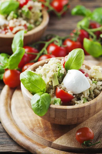 Salada vegetariana fresca e saudável — Fotografia de Stock