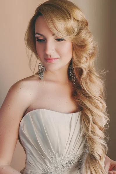 Beautiful blond bride — Stock Photo, Image