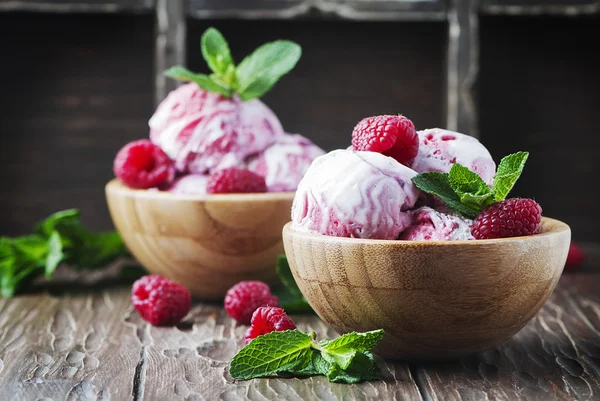 Sladký Malinová zmrzlina — Stock fotografie