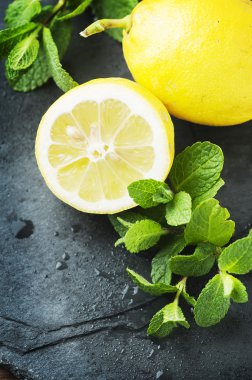 taze limon ve yeşil nane 