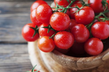 Kırmızı tatlı kiraz domates 