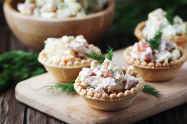 geleneksel salata olivier