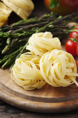 Ham kuşkonmaz ile İtalyan makarna 