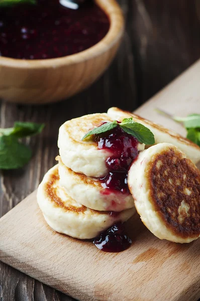 Cottage cheese pancakes with raspberry jam