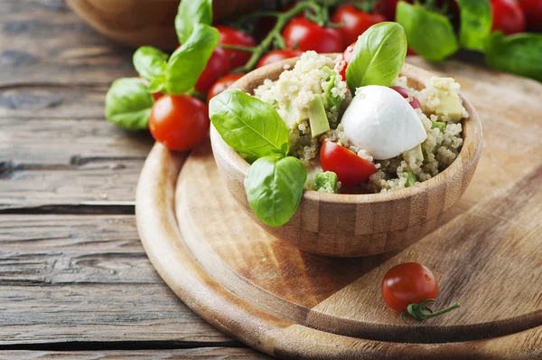 Vegetariano Insalata sana con quinoa — Foto Stock