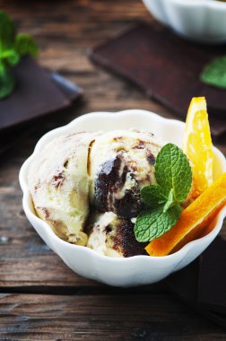 Portakal ve nane ile dondurma 