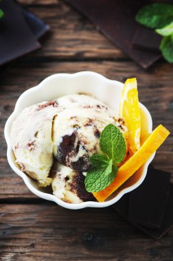 Portakal ve nane ile dondurma 