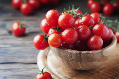 Kırmızı tatlı kiraz domates 