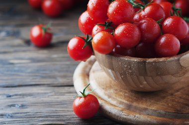 Kırmızı tatlı kiraz domates 