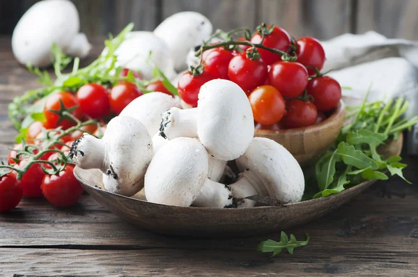 Healthy food with tomatoes and champignons — Stock Photo, Image