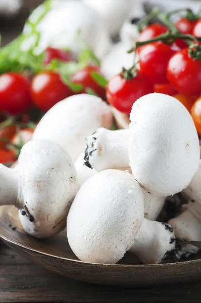 Healthy food with tomatoes and champignons — Stock Photo, Image