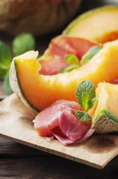 Antipasto włoski z prosciutto i słodki melon świeży — Zdjęcie stockowe