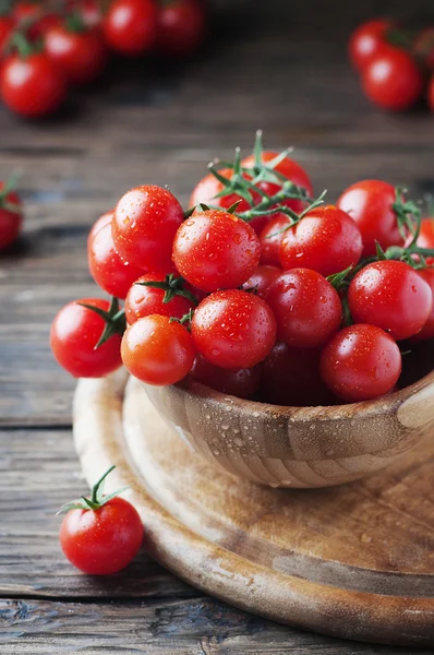 Kırmızı tatlı kiraz domates 