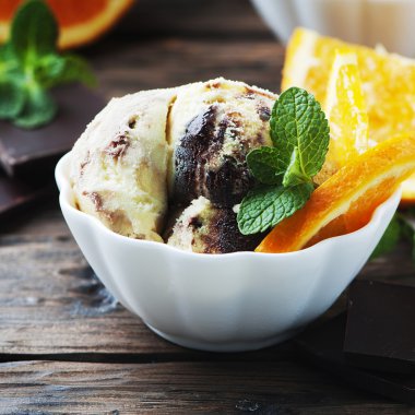 Turuncu ile dondurma