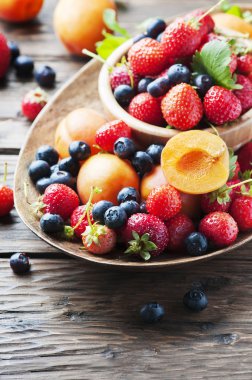 Yaz meyveleri ve meyveler