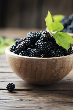 yabani böğürtlen ahşap kase