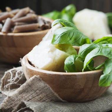 İtalyan pesto için malzemeler 