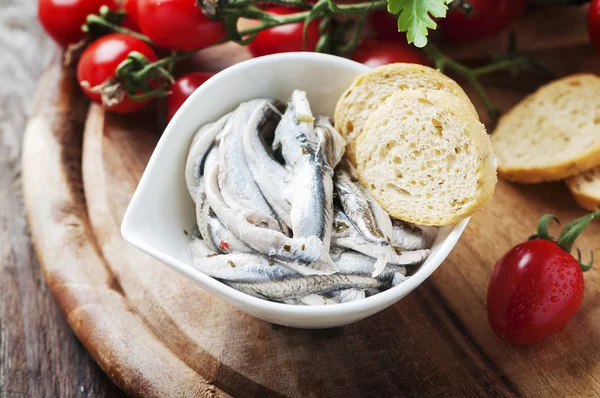 Anchoas con pan y tomates — Foto de Stock