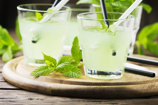 Grüne Mojito-Cocktails — Stockfoto