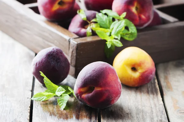 Fresh ripe peaches — Stock Photo, Image