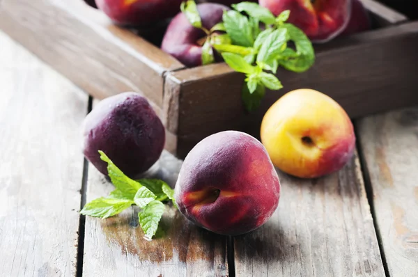 Fresh ripe peaches — Stock Photo, Image