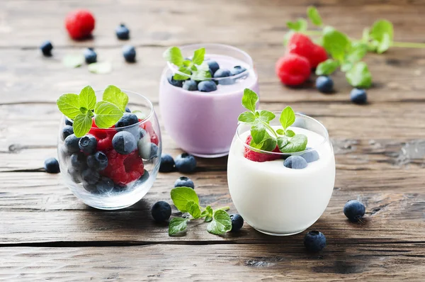 Berry yogurt in glasses — Stock Photo, Image