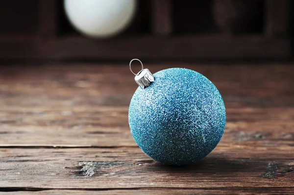 Wit en blauw kerstballen — Stockfoto