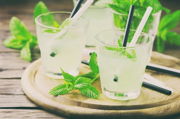 Grüne Mojito-Cocktails — Stockfoto