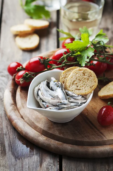 Anchoas con pan y tomates — Foto de Stock