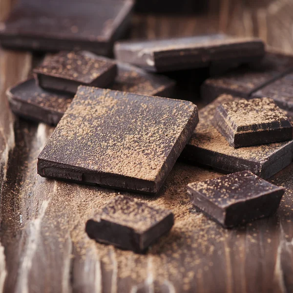 Bucăți de ciocolată neagră — Fotografie, imagine de stoc
