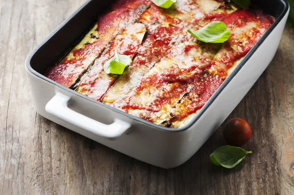 Italienische Parmigiana mit Zucchini — Stockfoto